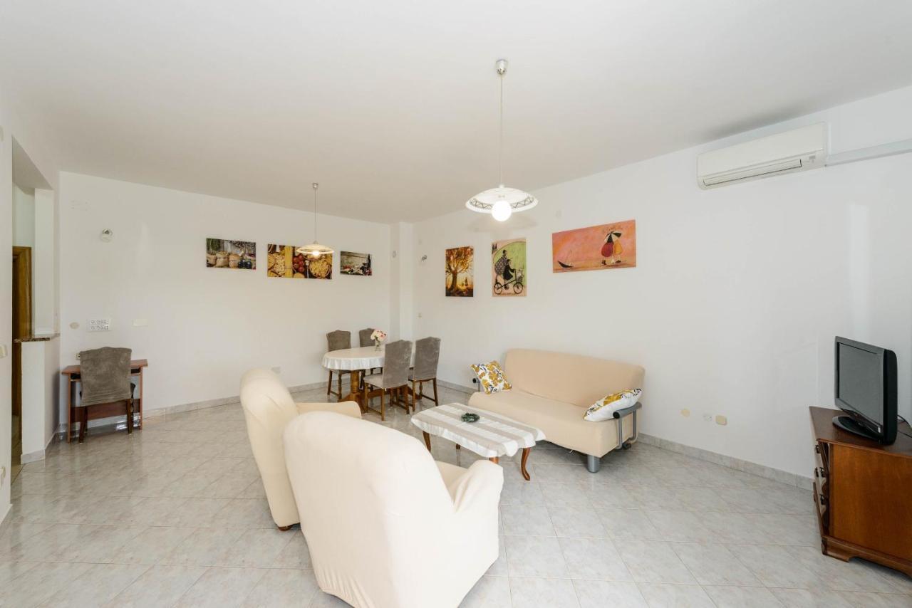 Apartments Milar 罗维尼 外观 照片